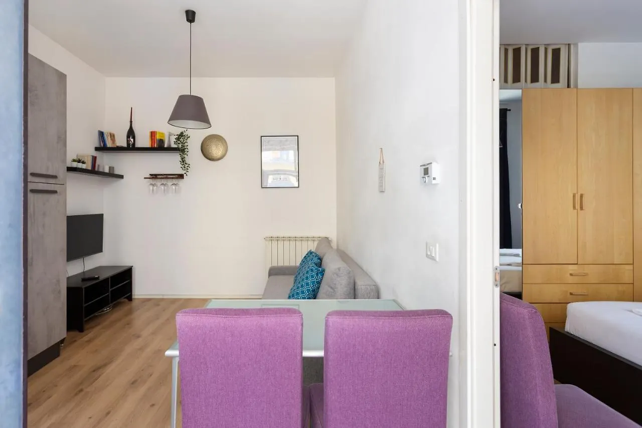 The Place, Your Place To Be - Via Tadino Apartment Milan Italy