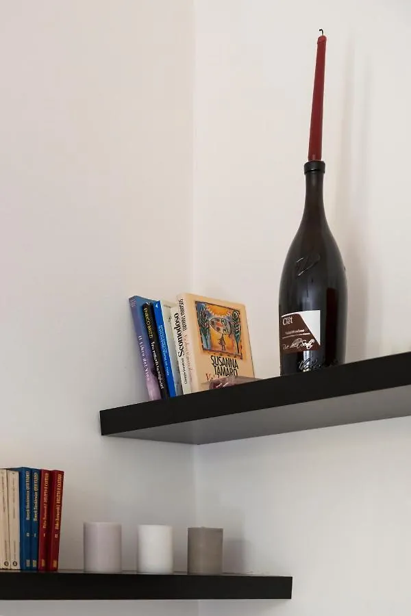 The Place, Your Place To Be - Via Tadino Apartment Milan Italy